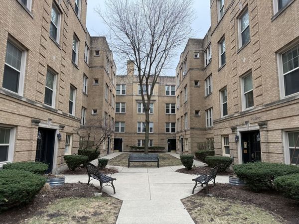 217A Washington Boulevard, Unit 2W, Oak Park, IL 60302