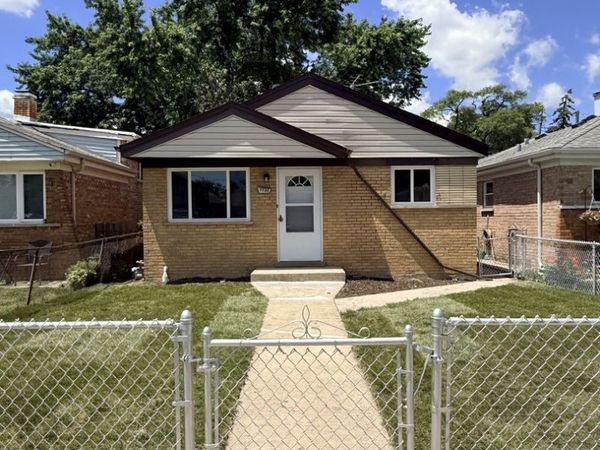 7732 Lotus Avenue, Burbank, IL 60459