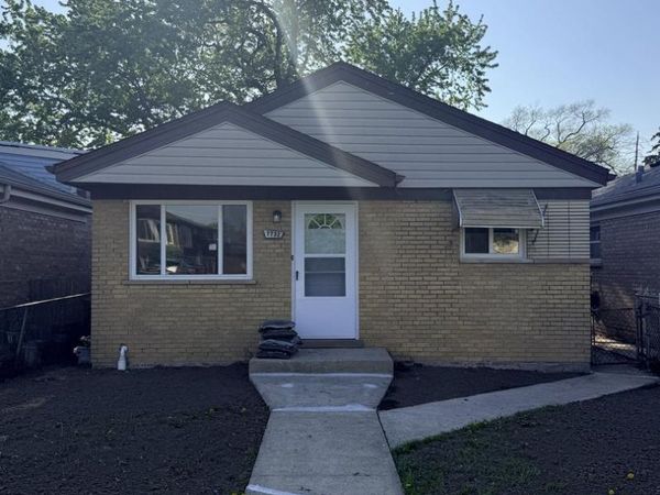 7732 Lotus Avenue, Burbank, IL 60459