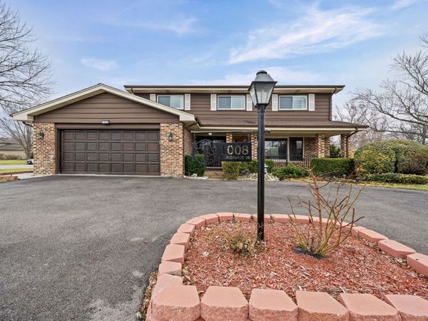 1008 S Beechwood Drive, Mount Prospect, IL 60056