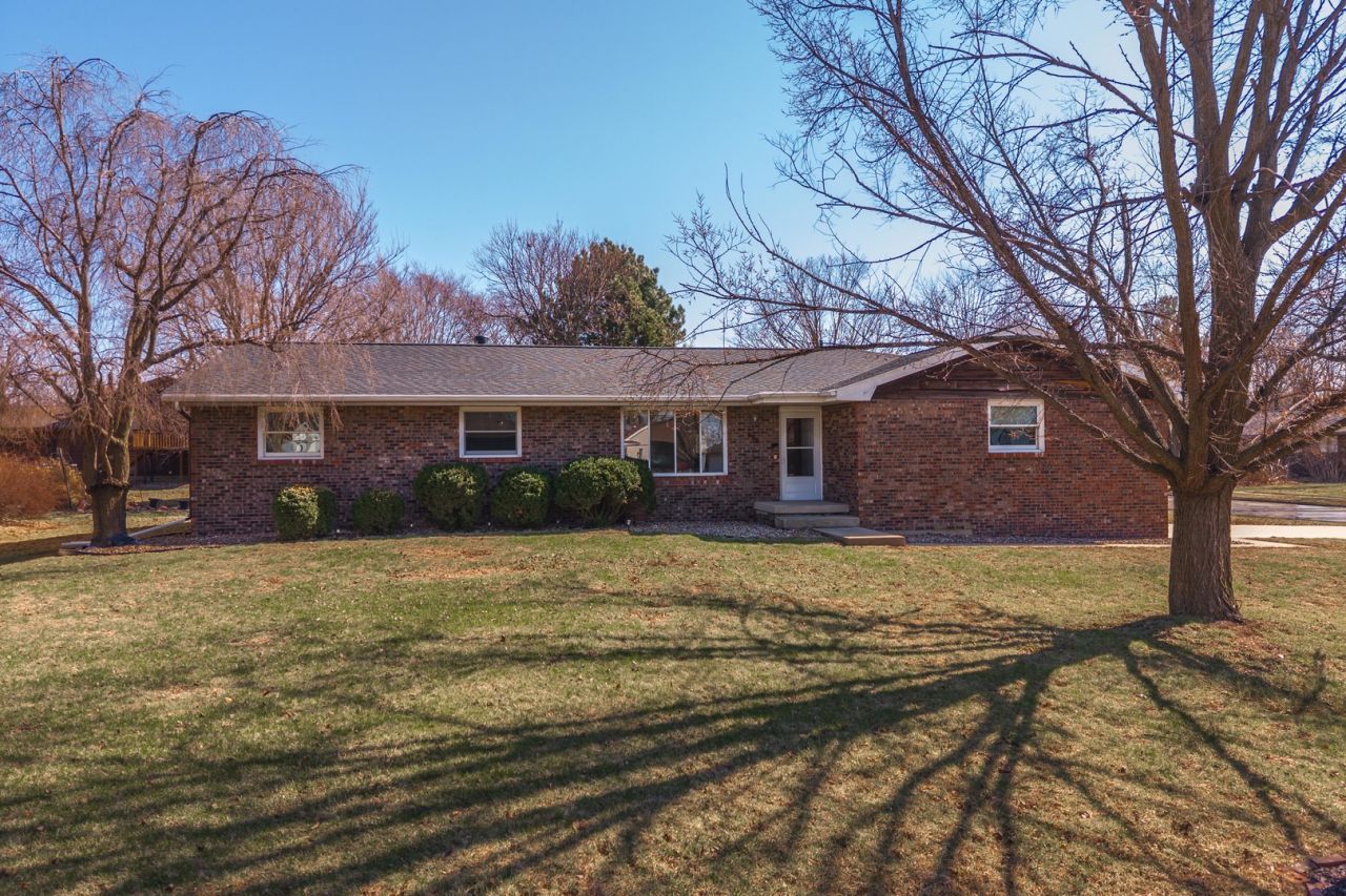 200 Felmley Drive, Normal, IL 61761 Main Photo