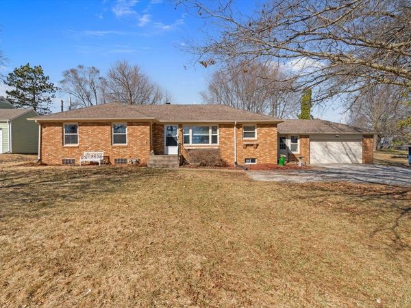 709 W Main Street, Reynolds, IL 61279