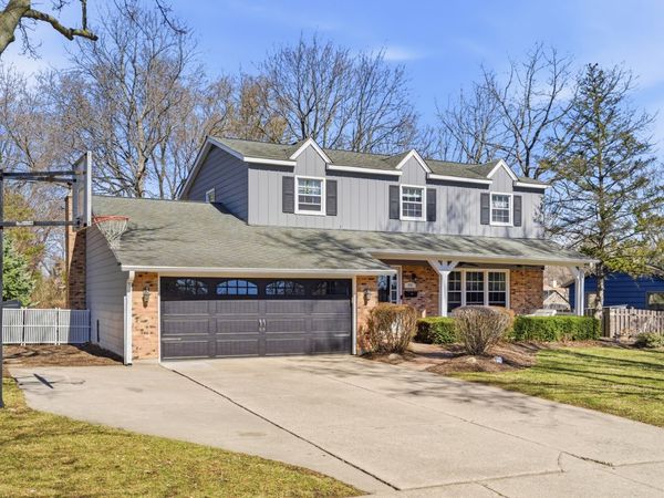 910 S 4th Avenue , Libertyville, IL 60048