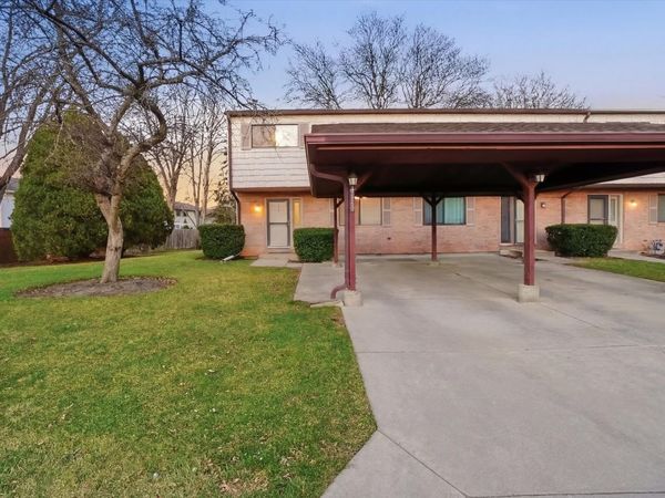 413 Buffalo Trail, Wheeling, IL 60090