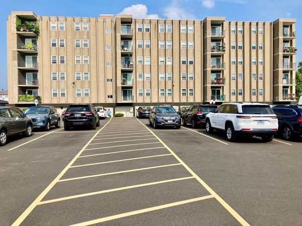 9514 Lawrence Avenue , Unit 2204, Schiller Park, IL 60176