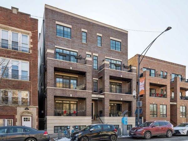 2341 W Roscoe Street , Unit 3W, Chicago, IL 60618