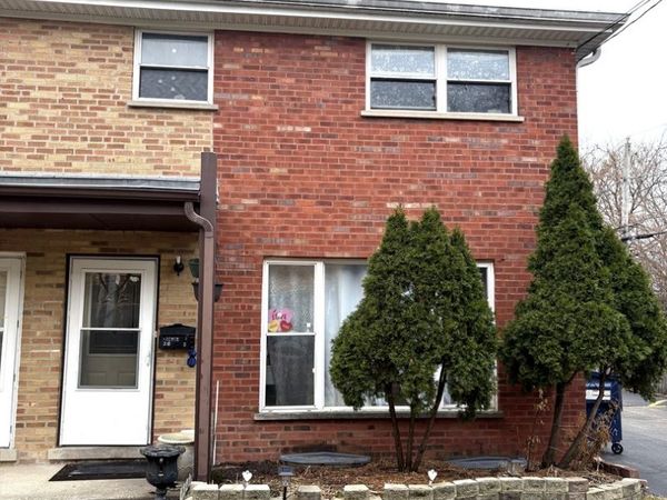 210 Linn Court , Unit D, North Aurora, IL 60542