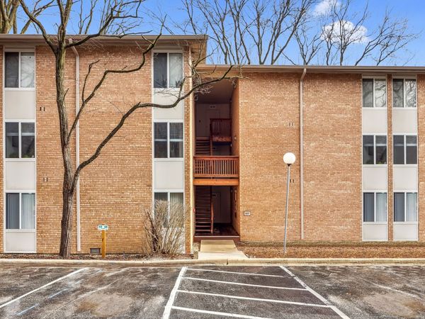 5817 Oakwood Drive, Unit F, Lisle, IL 60532