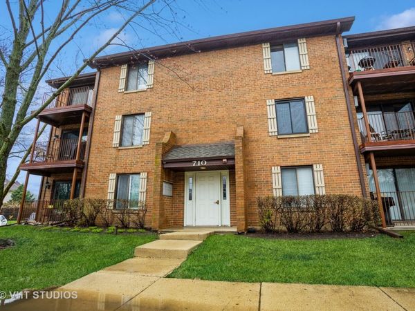 710 N Briar Hill Lane, Unit 5, Addison, IL 60101