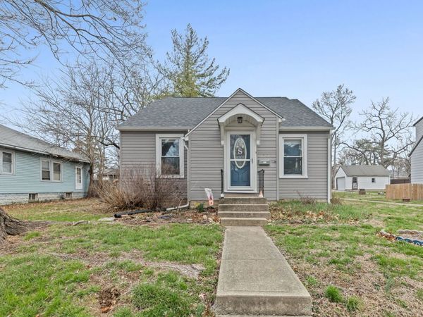 120 E Bennett Street, Salem, IL 62881