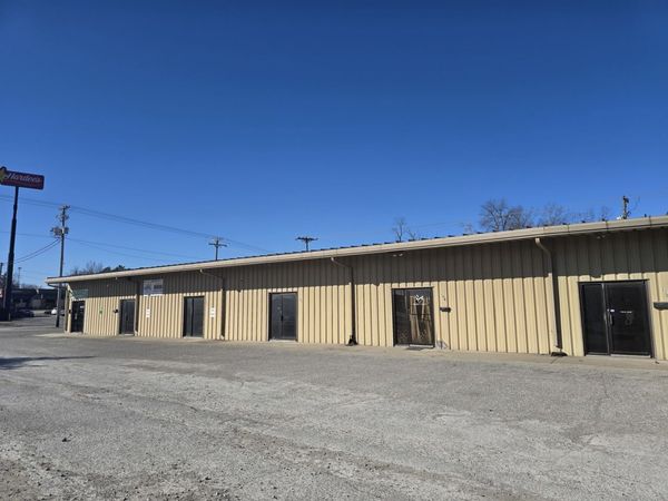 102 N Gum Street, Harrisburg, IL 62946