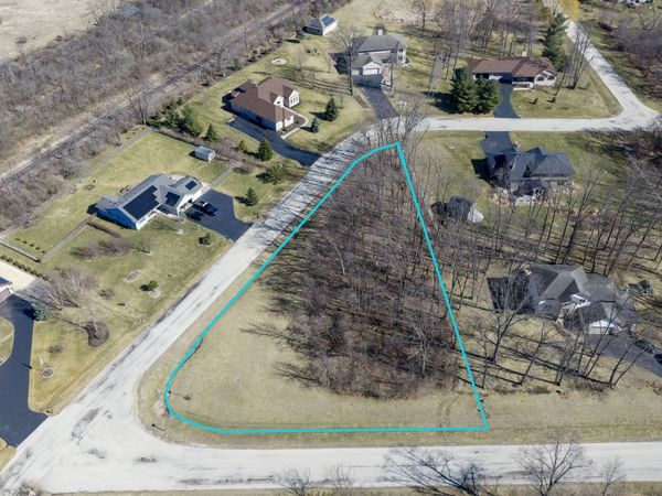 302 Kurt Lane, Kirkland, IL 60146