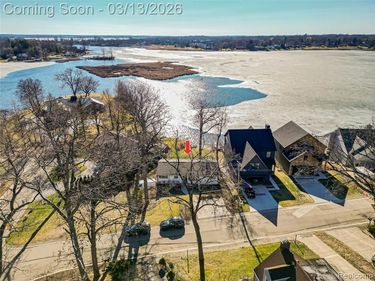 2918 Woodbine Drive, Waterford Twp, MI 48328