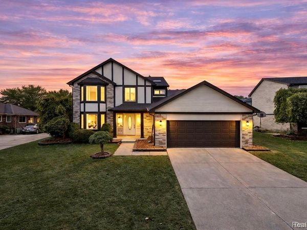 2116 Hidden Trail Drive, Sterling Heights, MI 48314