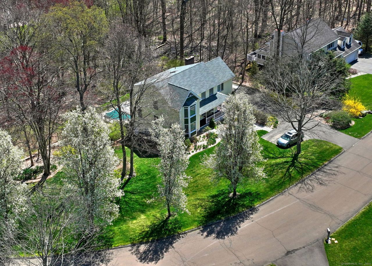 920 Green, Orange, CT 06477 Main Photo