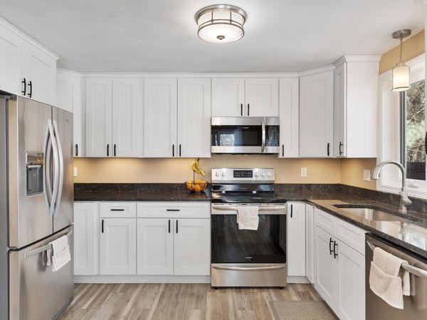 6 Mills Farm Circle, Unit R, Derry, NH 03038