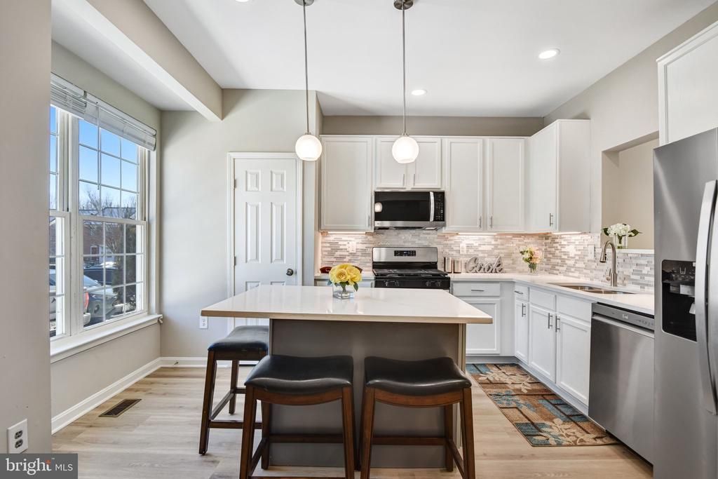 7572 Helmsdale Place, Manassas, VA 20109 Main Photo