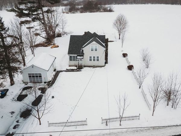 25 Barton Rd, Greenfield, MA 01301