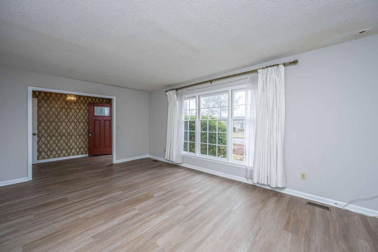 37 Milano Street Photo 10