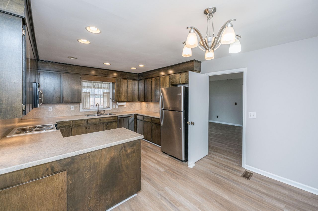 37 Milano Street Photo 12