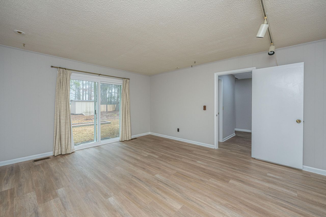 37 Milano Street Photo 17