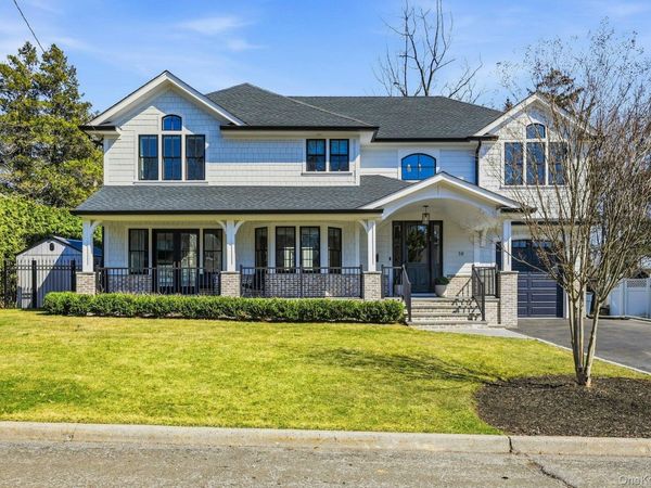 14 Oaklawn Avenue , Glen Head, NY 11545