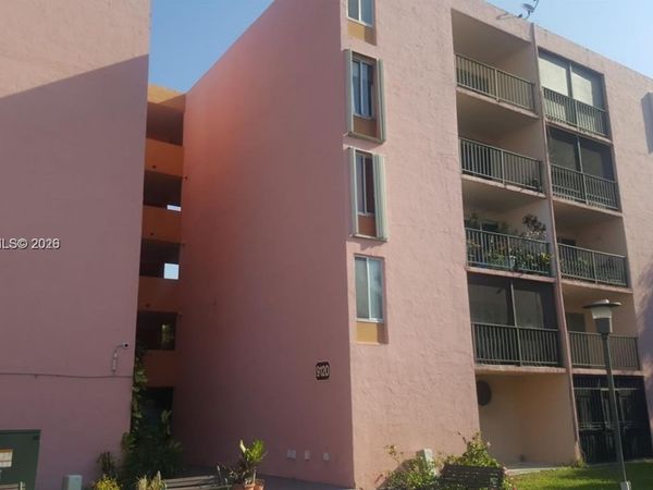 9120 Fontainebleau Blvd , Unit 501, Miami, FL 33172
