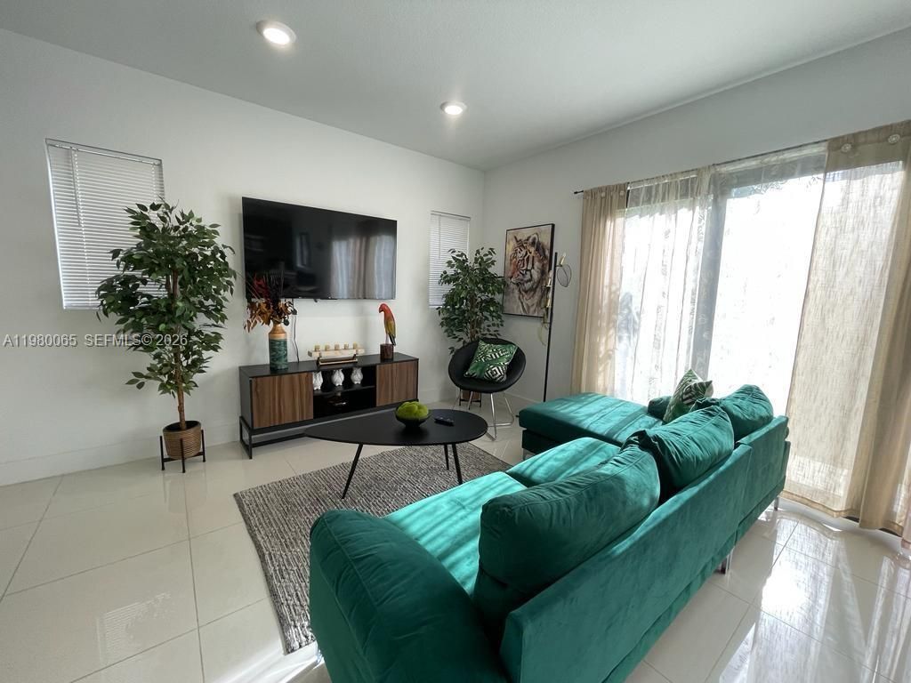 302 NW 11th Ct , Unit 302, Florida City, FL 33034 Photo