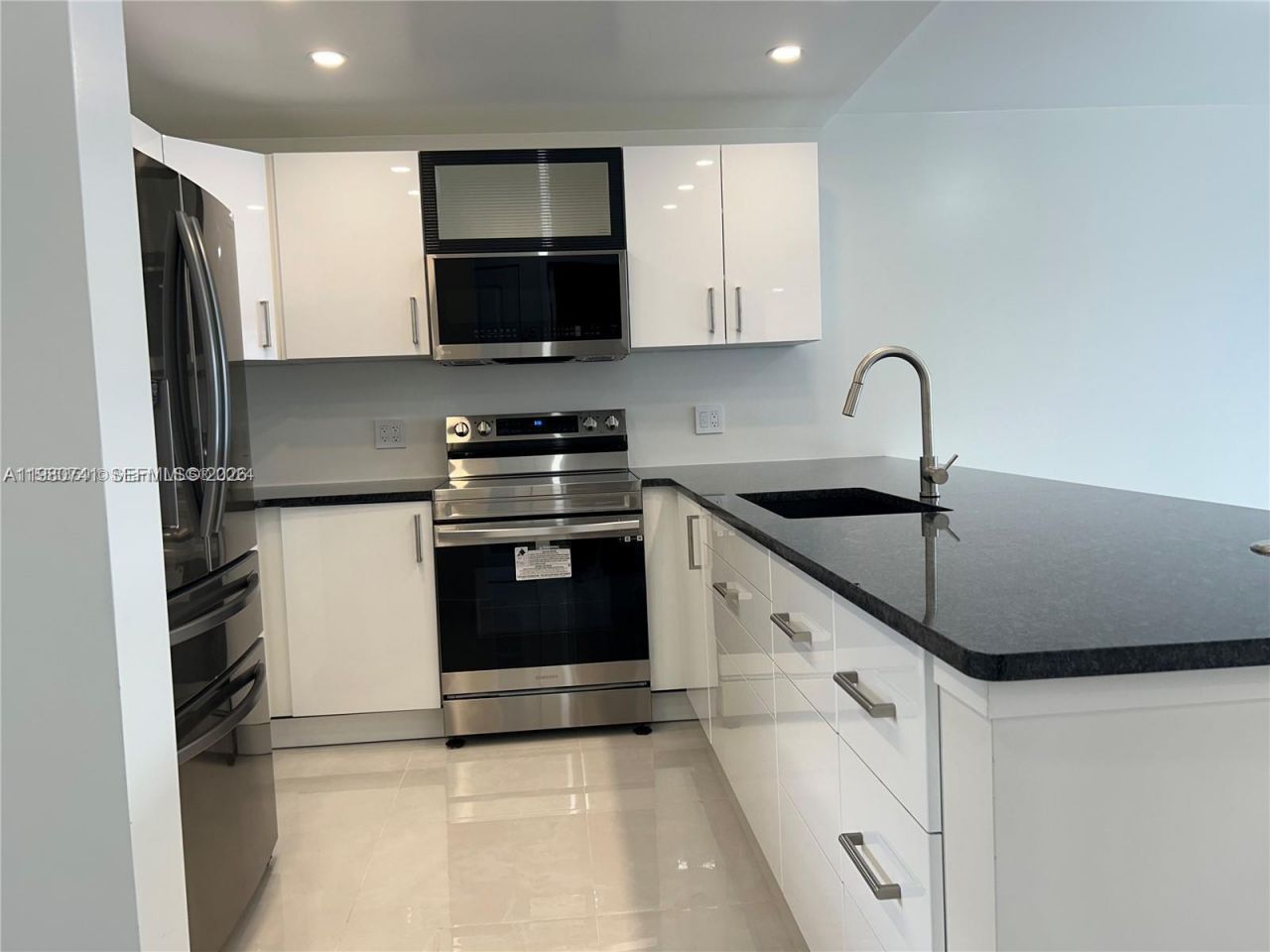 3550 NE 169th St , Unit 303, North Miami Beach, FL 33160 Photo