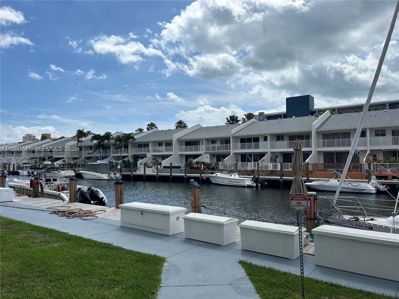 3550 NE 169th St , Unit 303, North Miami Beach, FL 33160 Photo