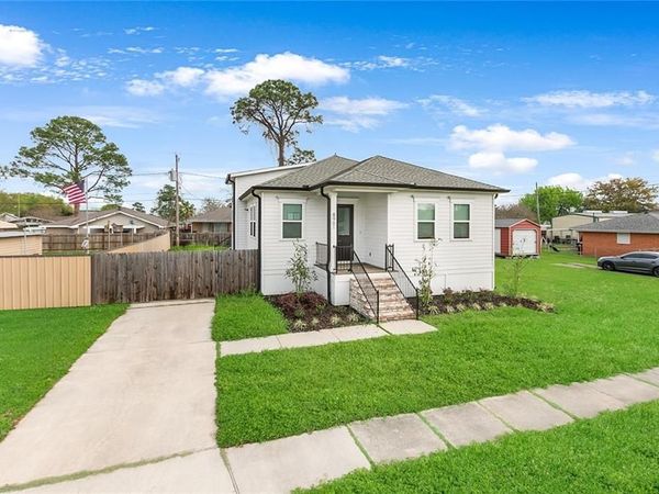 8901 LIVINGSTON Avenue , Chalmette, LA 70043