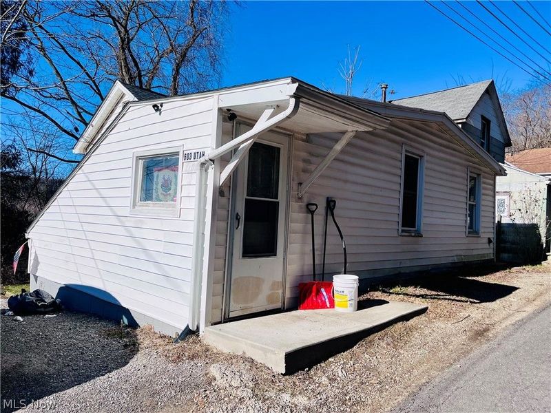 603 Utah Lane, Chester, WV 26034 Photo 3