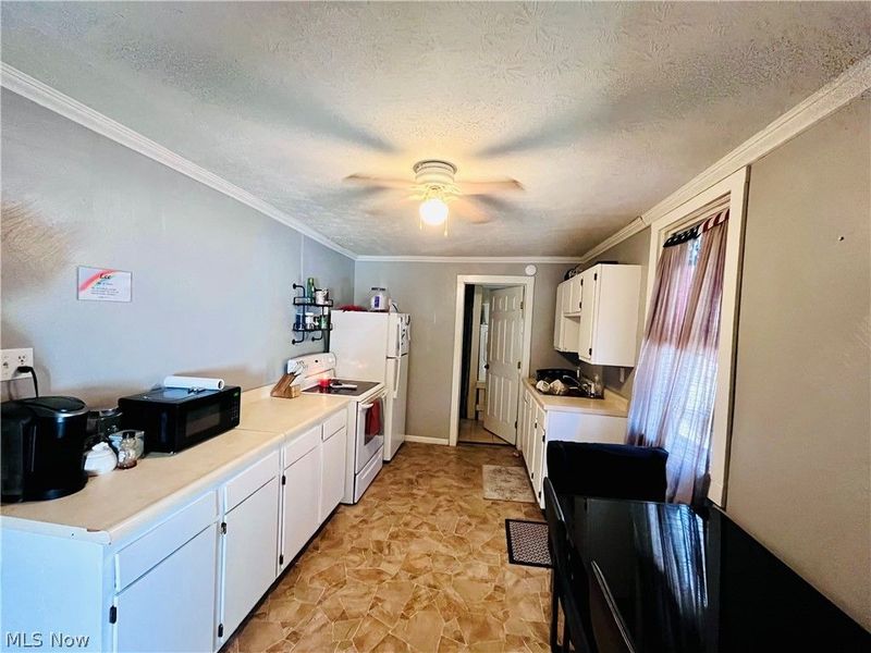 603 Utah Lane, Chester, WV 26034 Photo 5