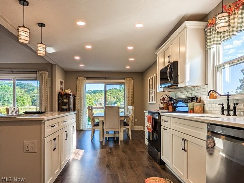 546 E Mohawk Drive , Malvern, OH 44644 Photo 13