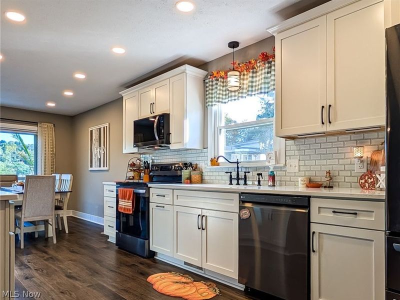 546 E Mohawk Drive , Malvern, OH 44644 Photo 16