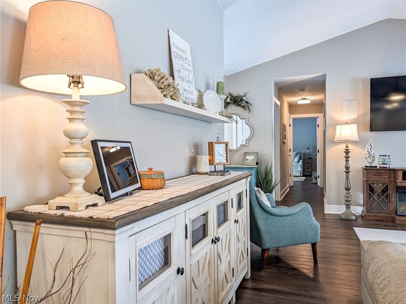 546 E Mohawk Drive , Malvern, OH 44644 Photo 5