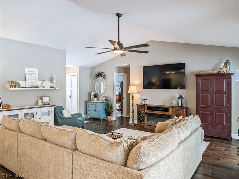 546 E Mohawk Drive , Malvern, OH 44644 Photo 7