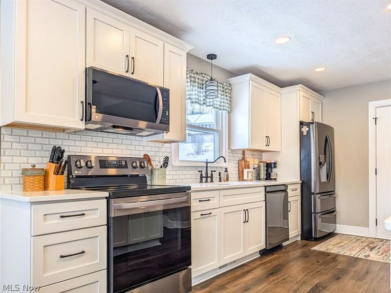 546 E Mohawk Drive , Malvern, OH 44644 Photo 9