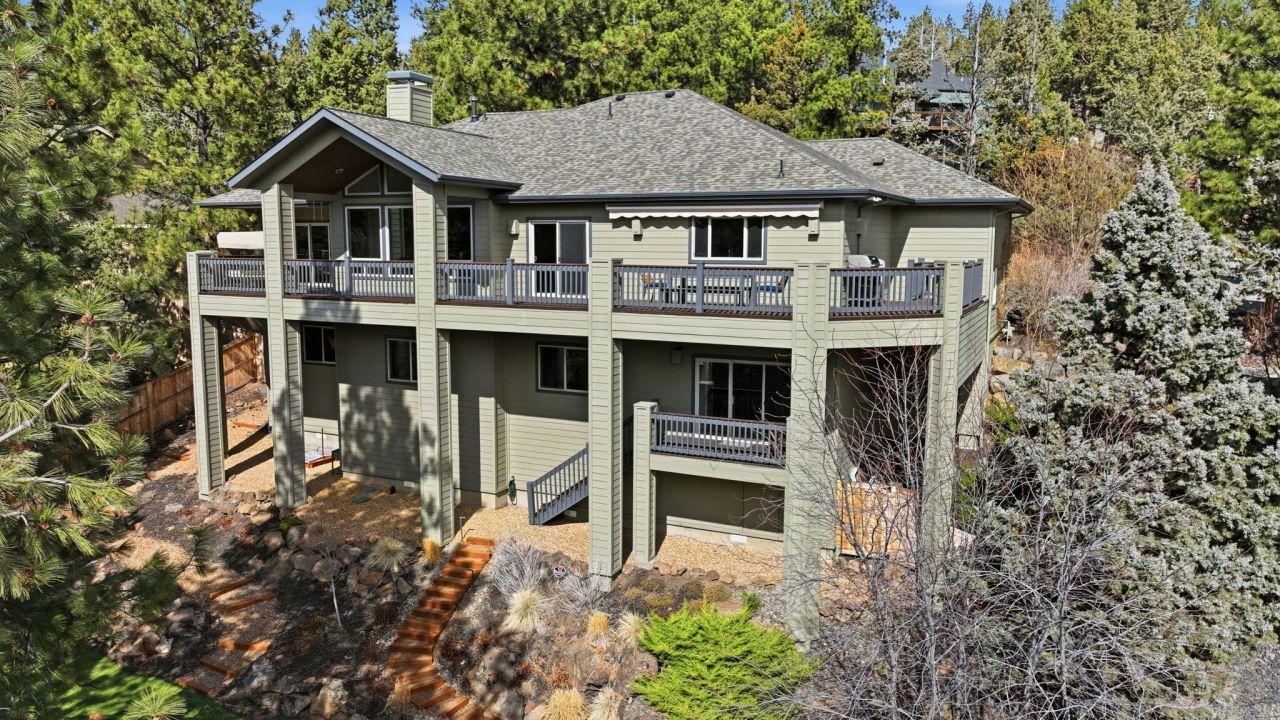 1989 NW Iowa Avenue, Bend, OR 97703 Main Photo