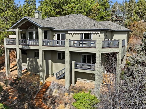 1989 NW Iowa Avenue, Bend, OR 97703