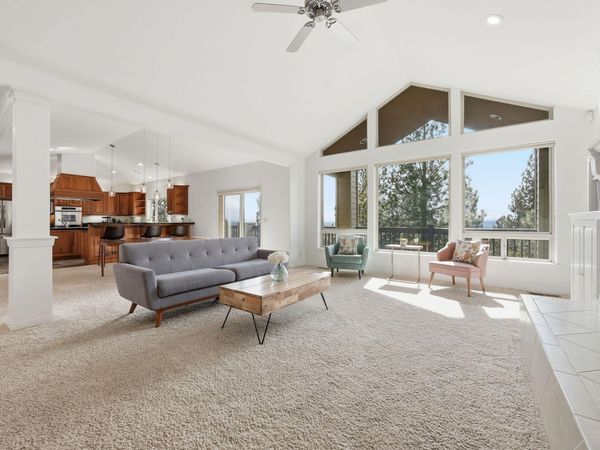 1989 NW Iowa Avenue, Bend, OR 97703