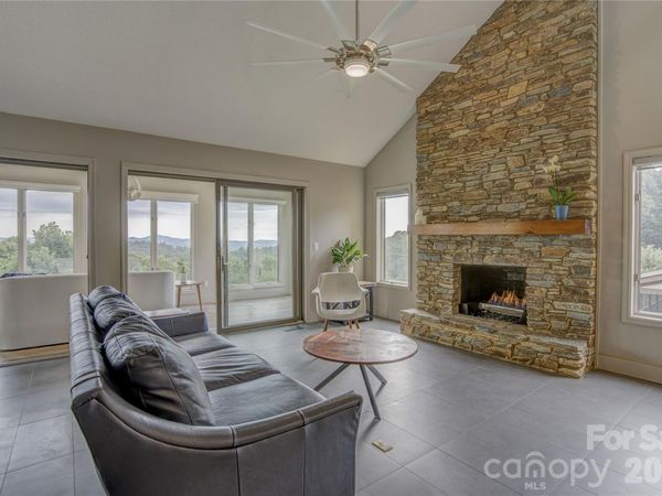 204 Fleetwood Plaza, Hendersonville, NC 28739