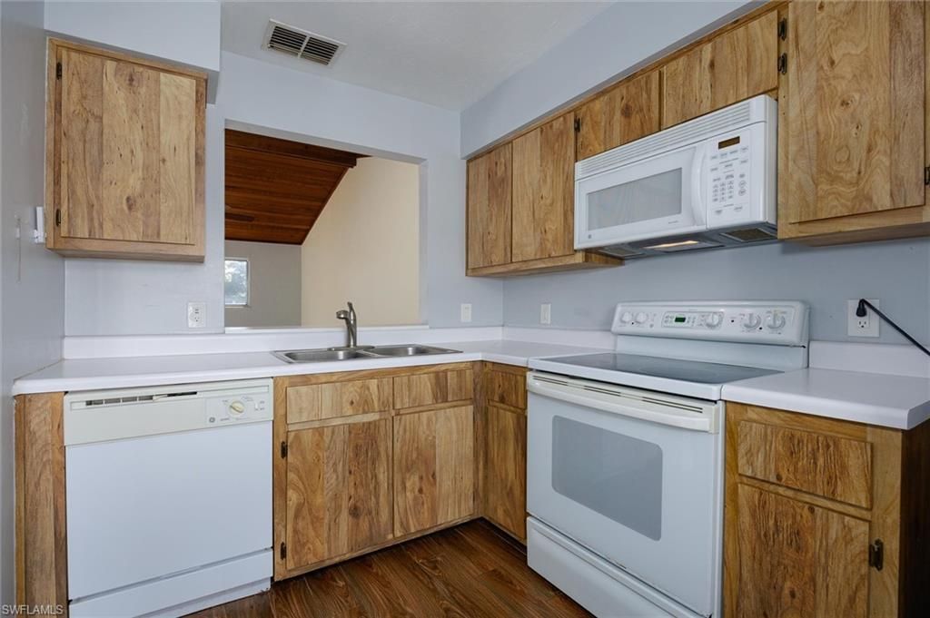 9303 Lennex Ln, Fort Myers, FL 33919 Photo