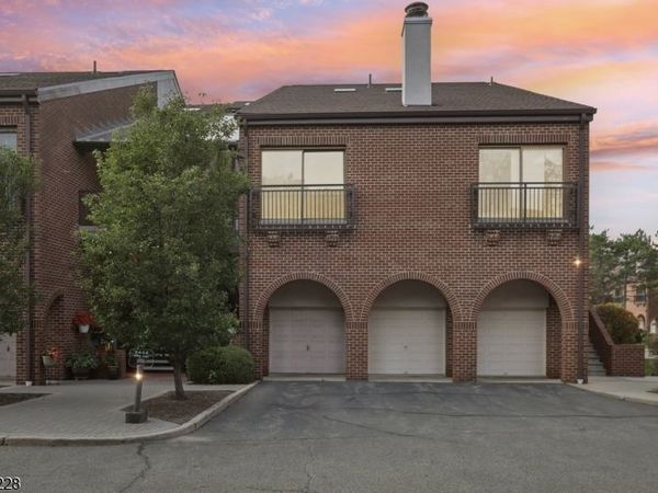 5 Millay Ct, Teaneck, NJ 07666