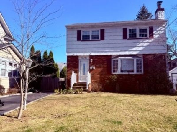 210 Burns Way, Fanwood, NJ 07023