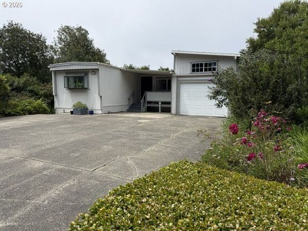 1600 RHODODENDRON DR, Unit 218, Florence, OR 97439