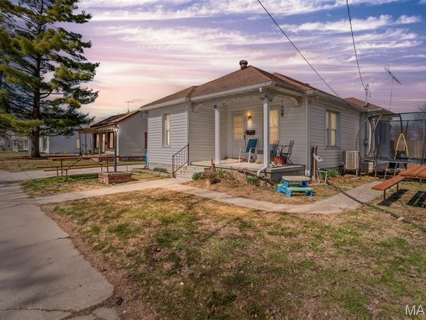 908 Locust Street, Carrollton, IL 62016