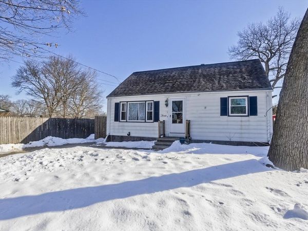 3 Fordham St, Springfield, MA 01104