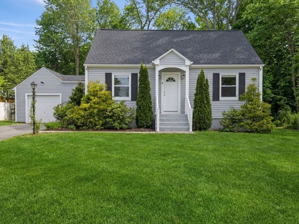 6 Hillcrest Rd, Tewksbury, MA 01876