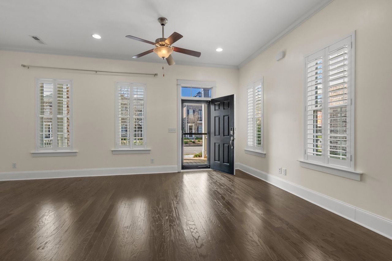 2794 Howard Ave. Photo 8